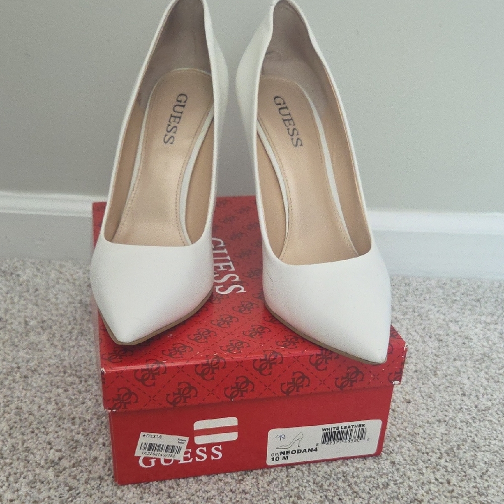 GUESS White Pointed Toe Leather Pumps